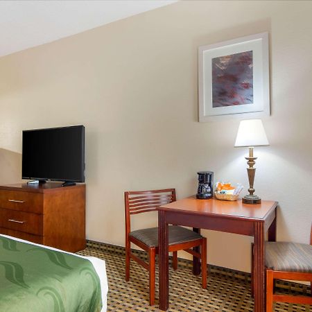 לית'וניה Quality Inn & Suites Decatur - Atlanta East מראה חיצוני תמונה