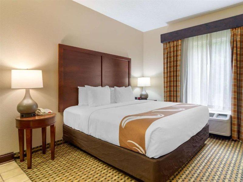 לית'וניה Quality Inn & Suites Decatur - Atlanta East מראה חיצוני תמונה