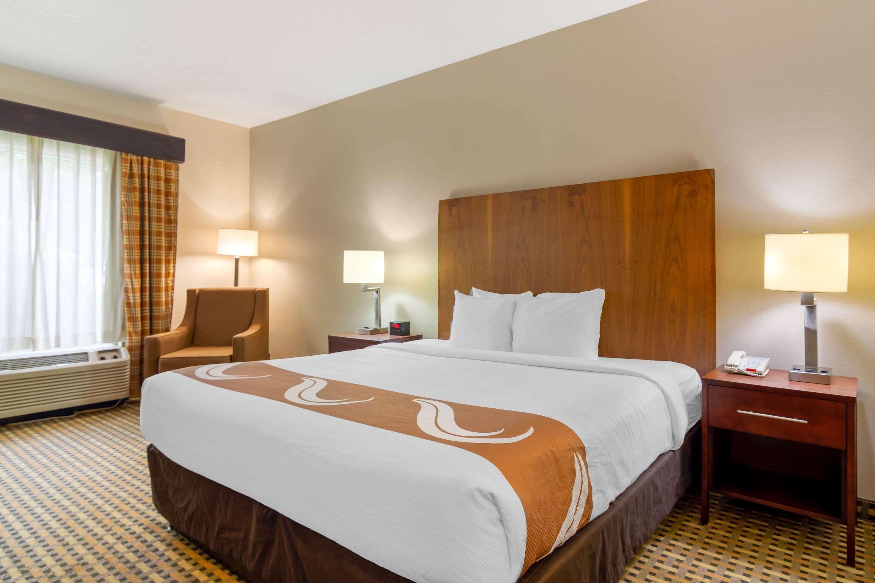 לית'וניה Quality Inn & Suites Decatur - Atlanta East מראה חיצוני תמונה