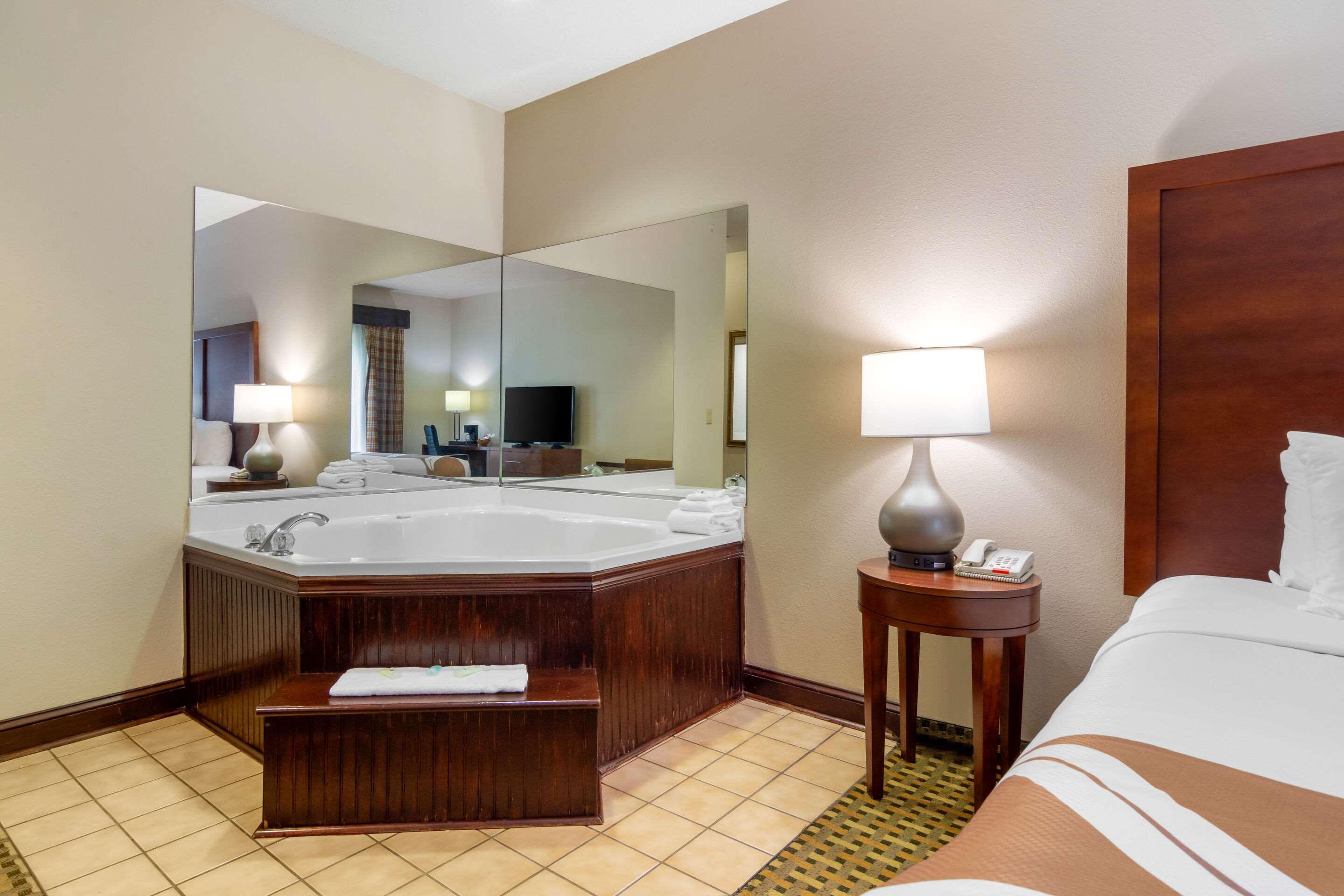 לית'וניה Quality Inn & Suites Decatur - Atlanta East מראה חיצוני תמונה