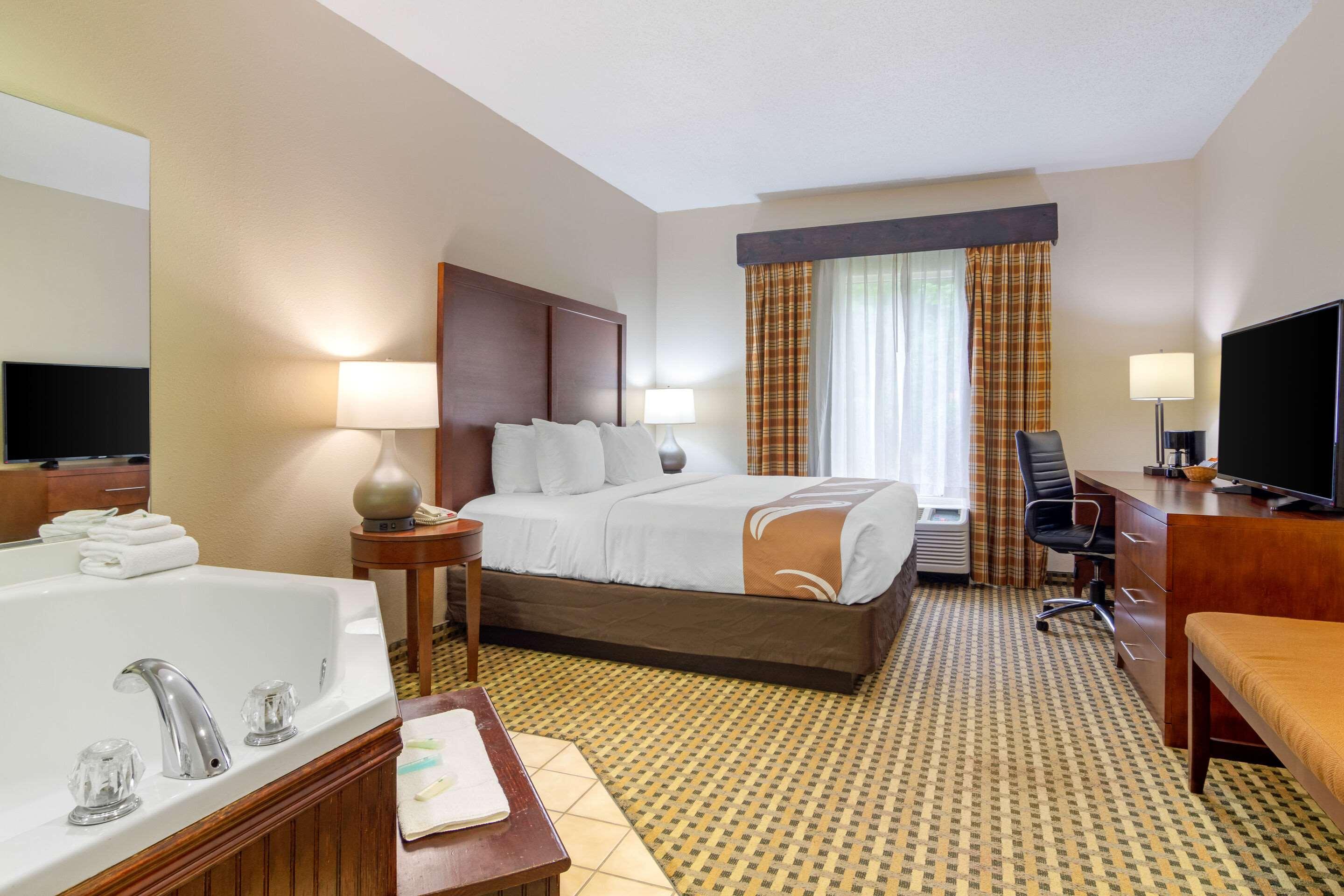 לית'וניה Quality Inn & Suites Decatur - Atlanta East מראה חיצוני תמונה