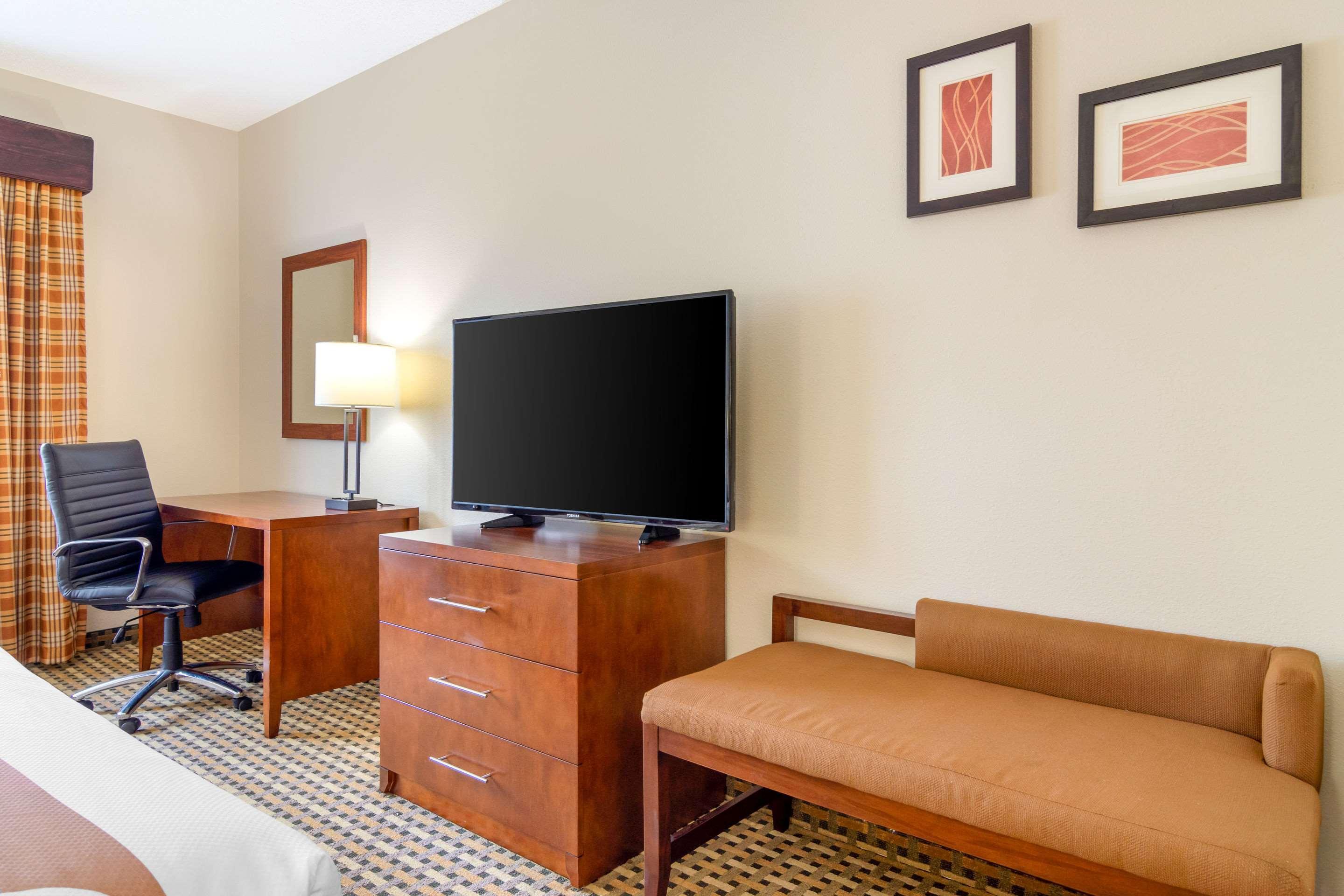 לית'וניה Quality Inn & Suites Decatur - Atlanta East מראה חיצוני תמונה
