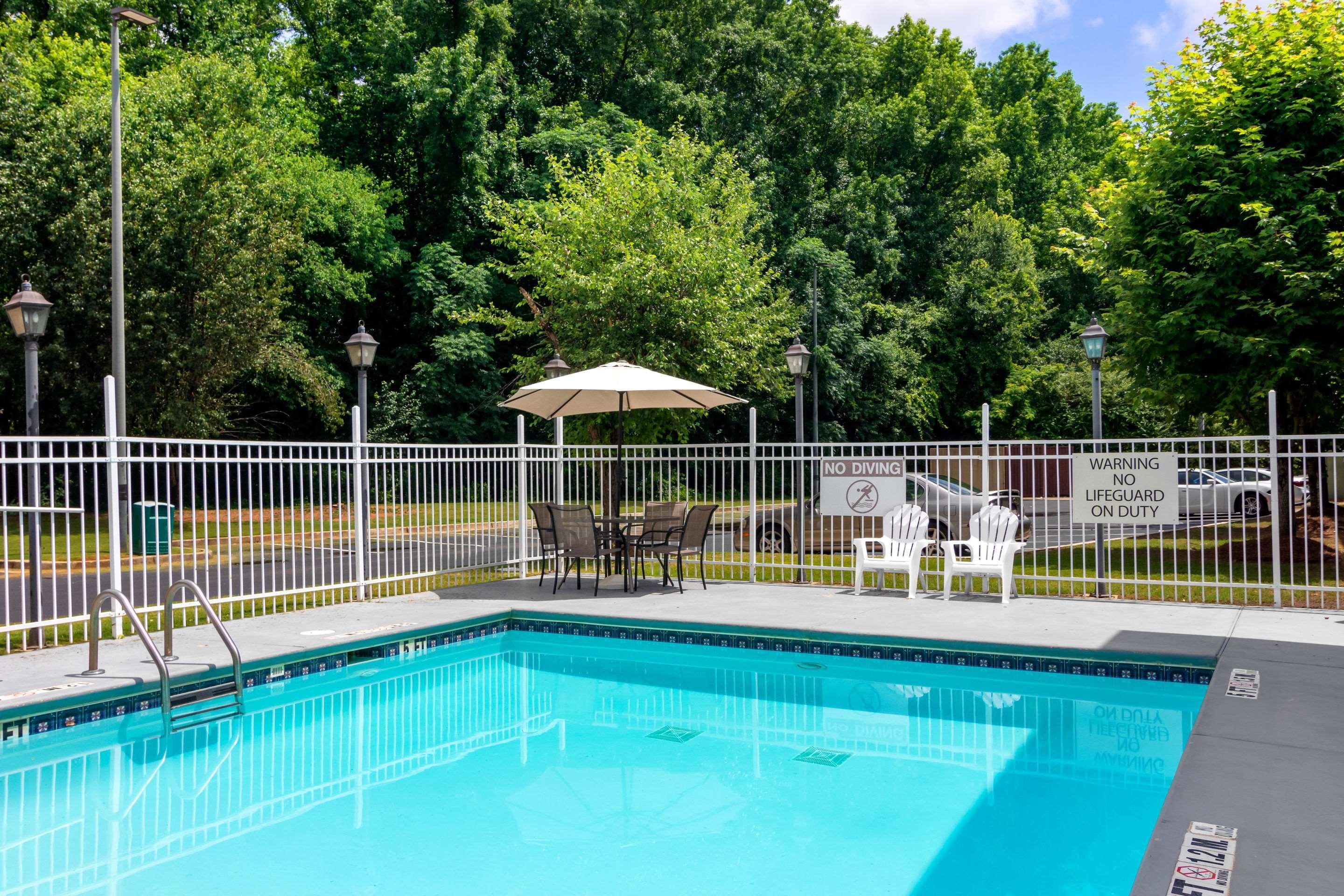 לית'וניה Quality Inn & Suites Decatur - Atlanta East מראה חיצוני תמונה