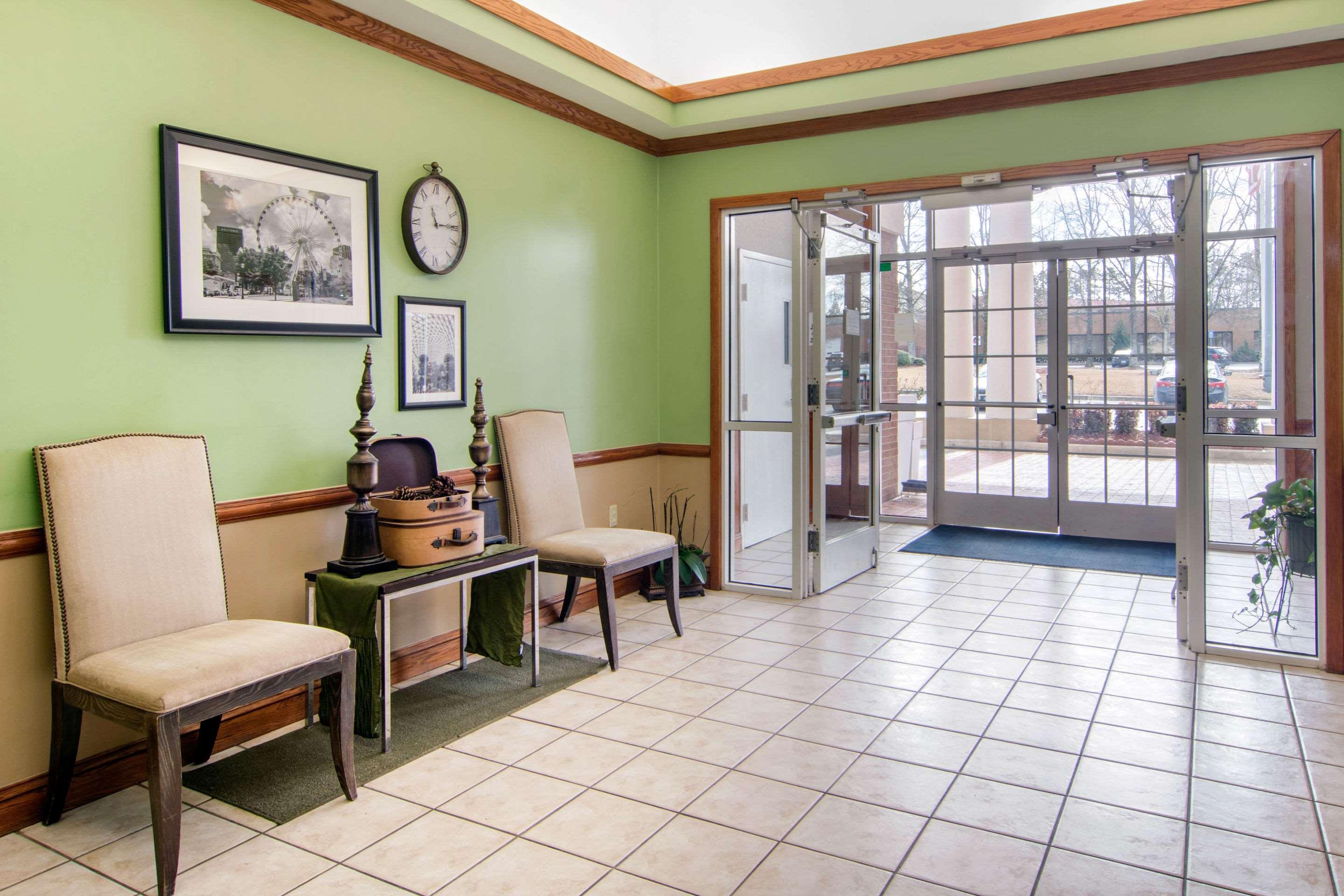 לית'וניה Quality Inn & Suites Decatur - Atlanta East מראה חיצוני תמונה