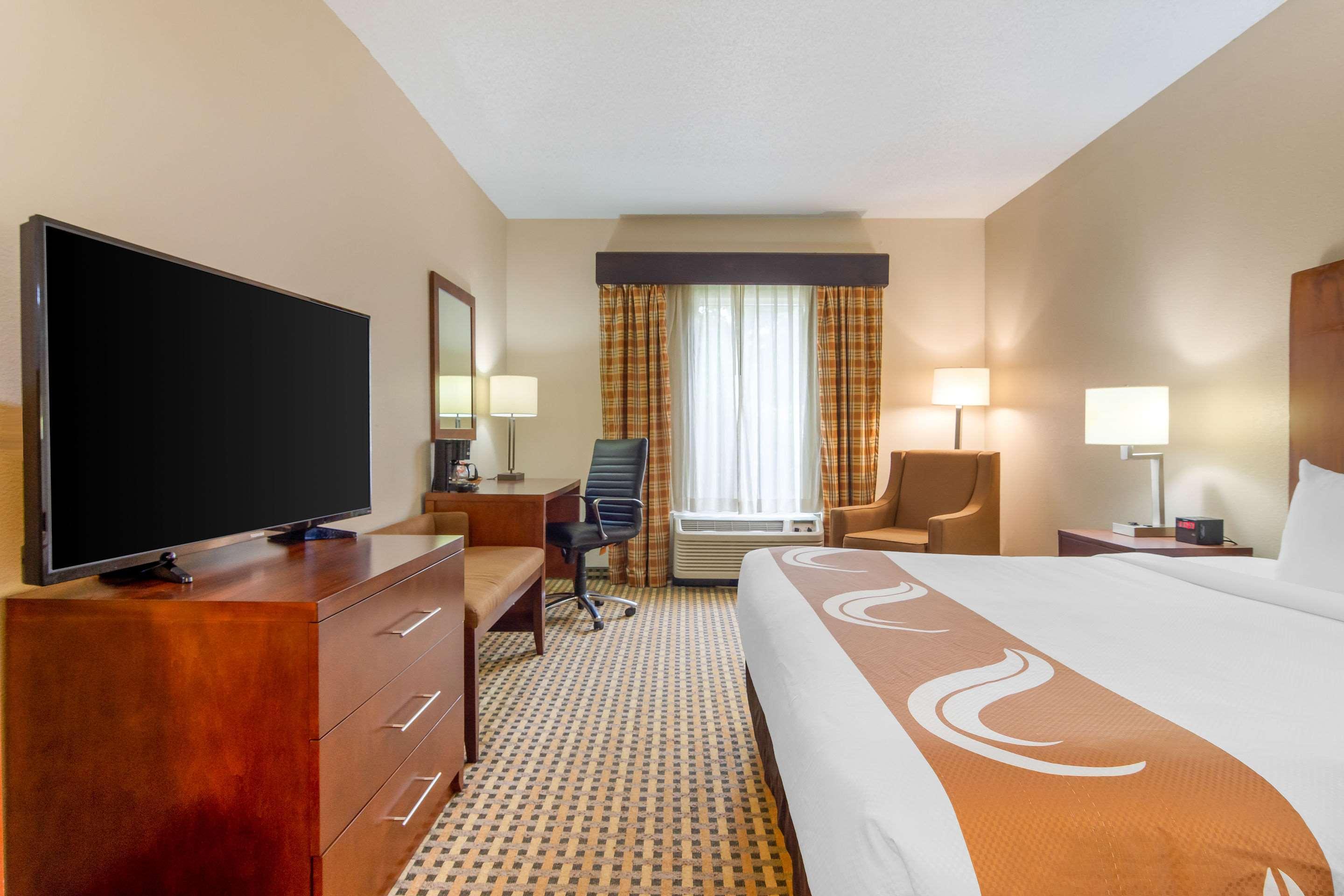 לית'וניה Quality Inn & Suites Decatur - Atlanta East מראה חיצוני תמונה
